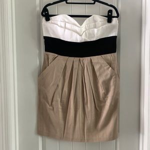 B. Smart sleeveless pocketed dress Size 16